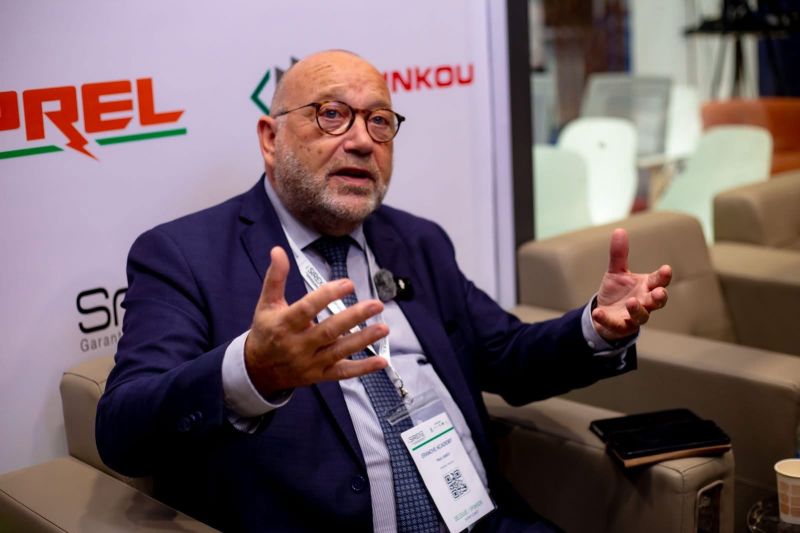 Holding Takafa Education